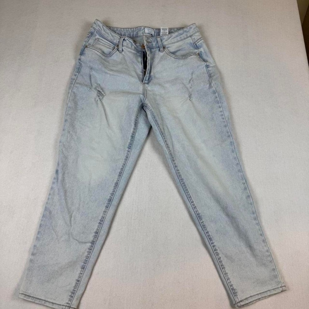 Time and Tru light wash high-waisted straight-leg jeans in a size 12